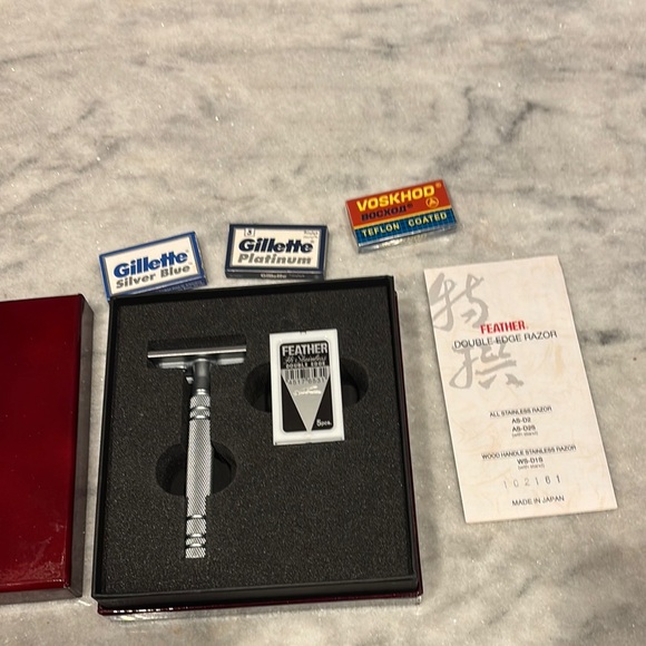 feathers Red All Stainless Razor - Picture 3 of 5